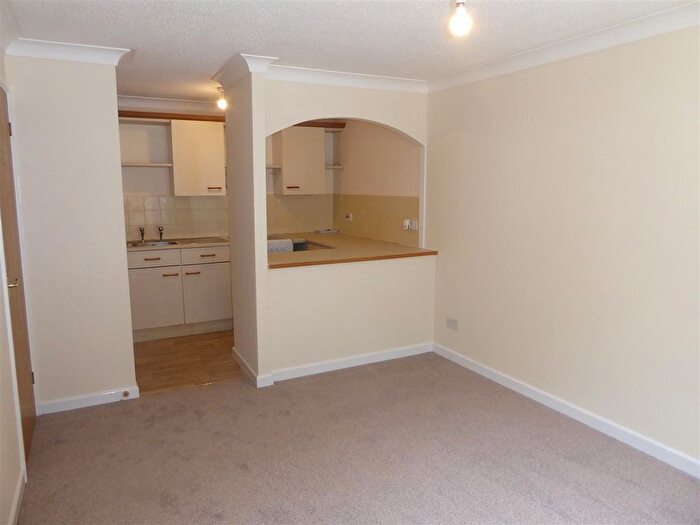 1 Bedroom Flat To Rent In Rena Hobson Court, Tiverton, EX16