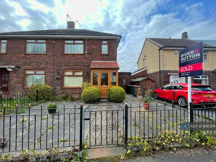 2 Bedroom Semi-Detached House To Rent In Hill Top Drive, Rochdale, OL11