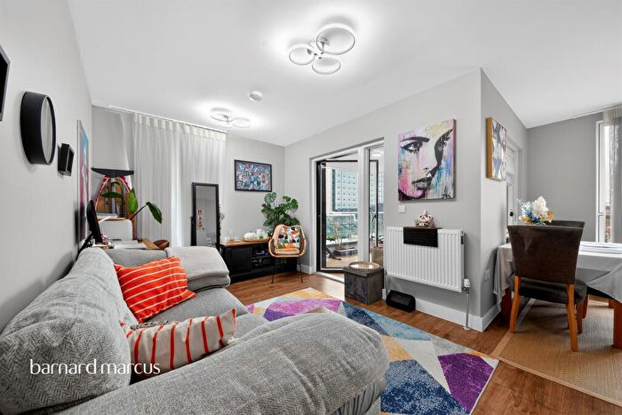 2 Bedroom Flat For Sale In Edgware Road, London, NW9