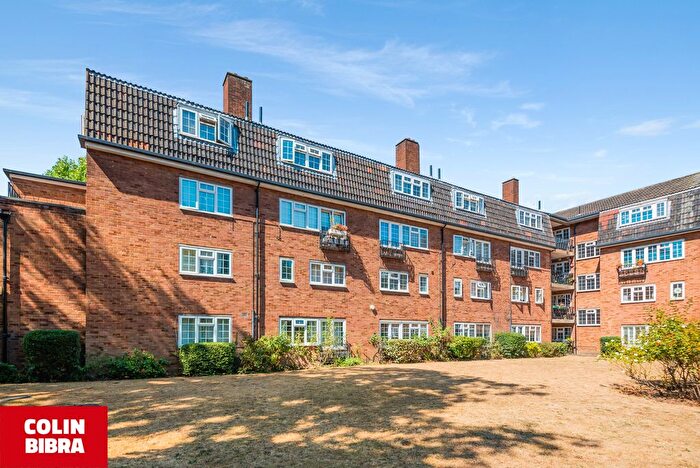 2 Bedroom Maisonette To Rent In College Court, The Mall, Ealing, W5