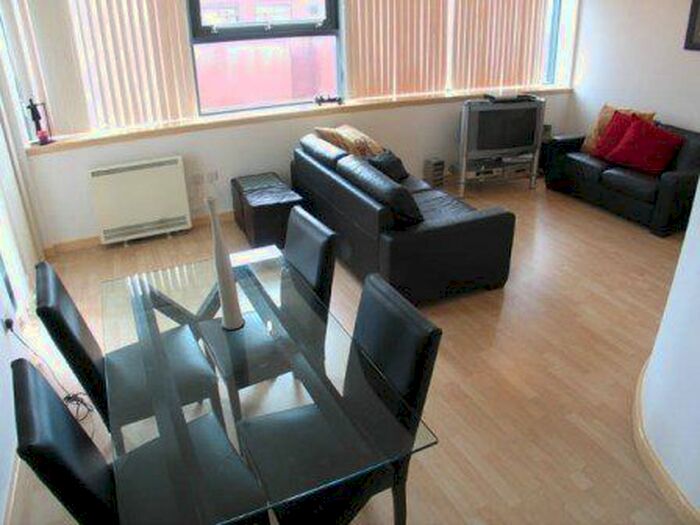 3 Bedroom Flat To Rent In Back Colquitt Street, Liverpool, L1