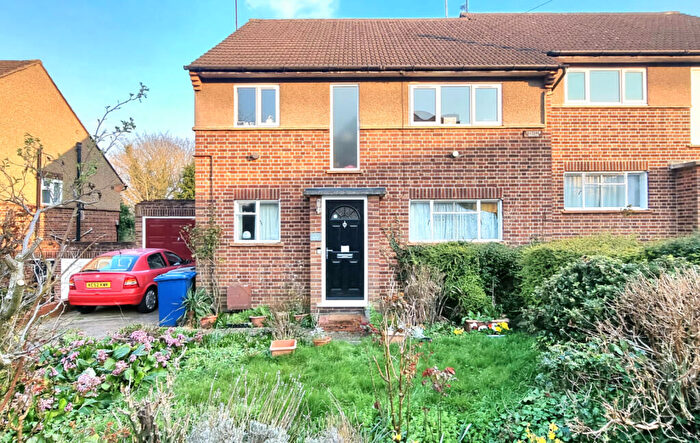 2 Bedroom Maisonette For Sale In Prospect Road, Barnet, EN5