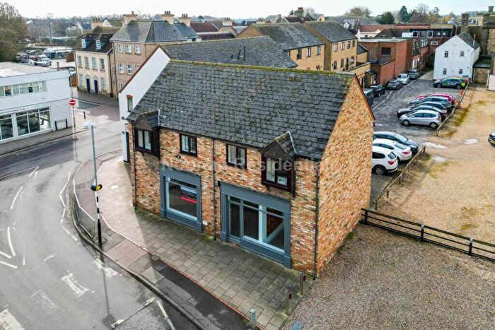 1 Bedroom Flat To Rent In White Hart Court, St Ives, PE27