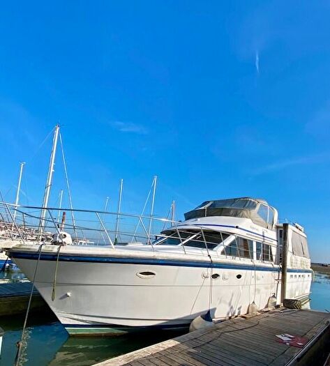 3 Bedroom Flat For Sale In High Street, Leigh-On-Sea, Essex, SS9