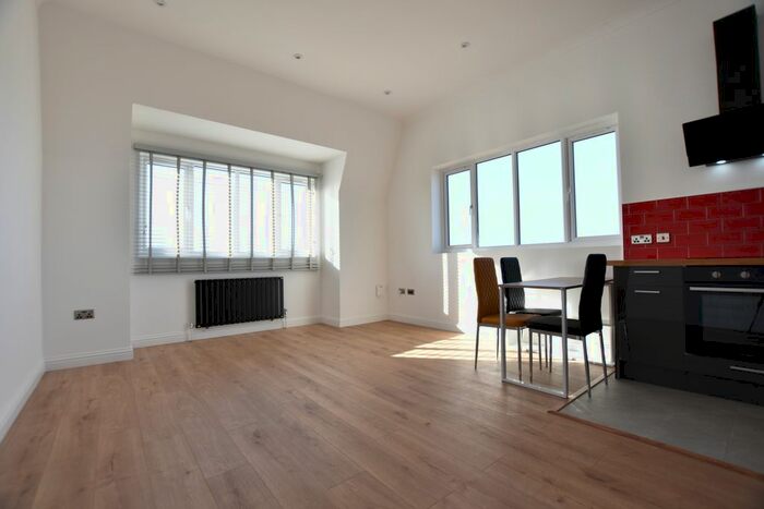 2 Bedroom Flat To Rent In Heartwood Court, Park View Road, Welling DA16