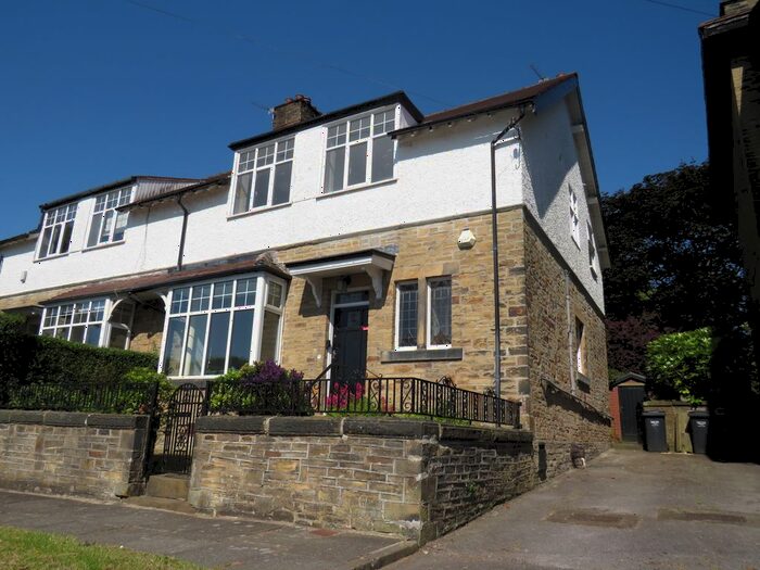 4 Bedroom Semi-Detached House To Rent In Willow Drive, Halifax, HX2