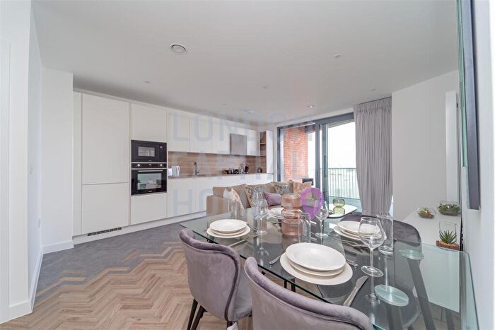 2 Bedroom Apartment To Rent In Skyline Apartments, Makers Yard, London, E3