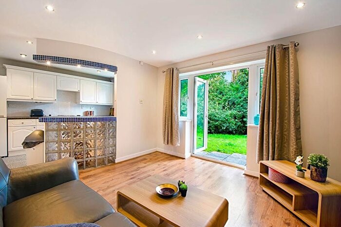 1 Bedroom Flat To Rent In Victoria Terrace, Leeds, LS3