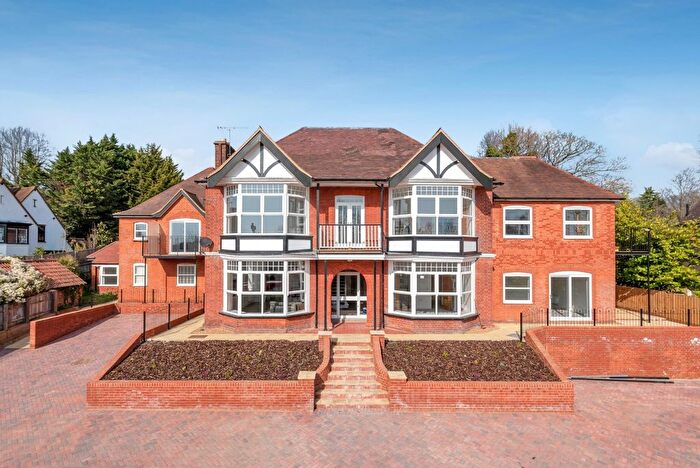 2 Bedroom Flat For Sale In Rectory Avenue, High Wycombe, Buckinghamshire, HP13