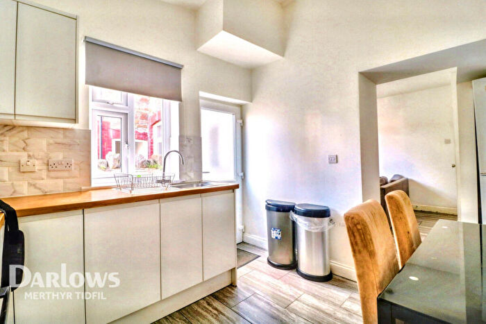 4 Bedroom Terraced House To Rent In Queen Street, Pontypridd, CF37
