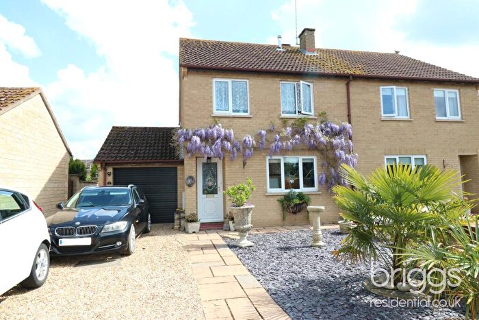 2 Bedroom Semi-Detached House For Sale In Dixons Road, Market Deeping, PE6