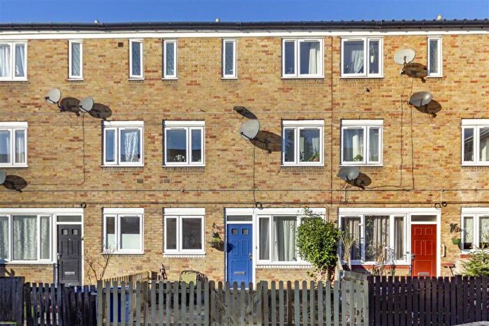 1 Bedroom Flat To Rent In Lucey Way, Bermondsey, SE16