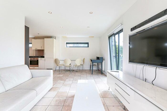 2 Bedroom Flat To Rent In Denmark Hill, , London, SE5