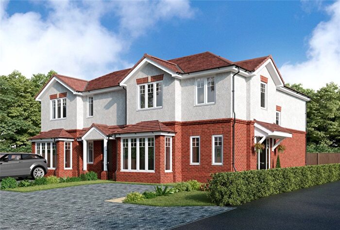 3 Bedroom Semi Detached House For Sale In Beverley Close, Weybridge, KT13