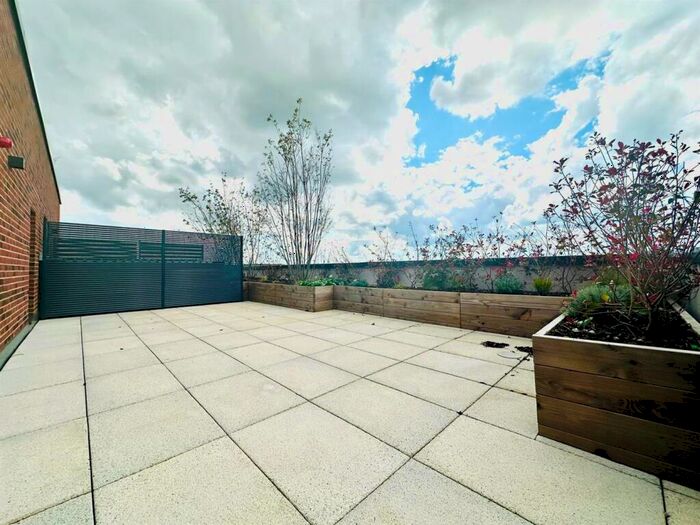 1 Bedroom Apartment To Rent In Springwell Gardens, Leeds City Centre, LS12