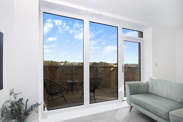 2 Bedroom Flat To Rent In Brewers Square, Dartford, DA1