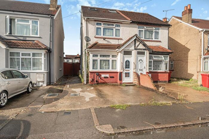 3 Bedroom Semi-Detached House For Sale In Slough, Berkshire, SL1