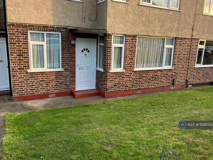 2 Bedroom Maisonette To Rent In Mount Court, West Wickham, BR4