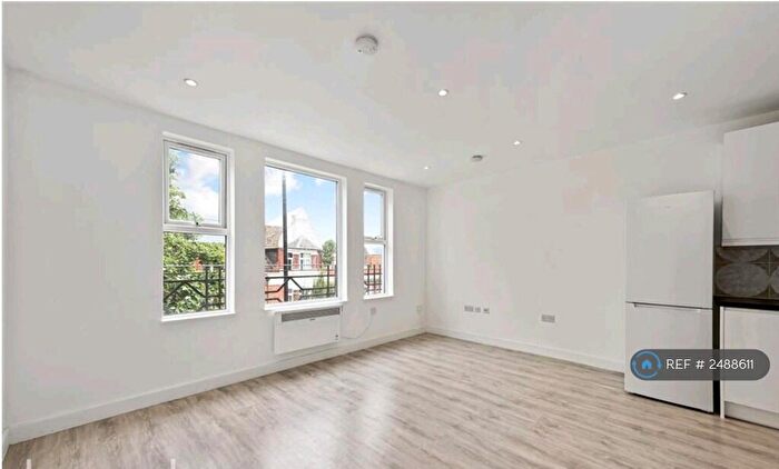 4 Bedroom Flat To Rent In Central Road, Worcester Park, KT4