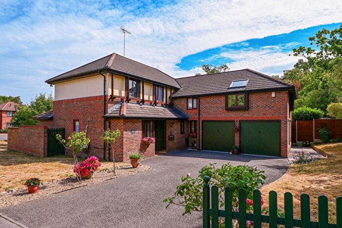 5 Bedroom Detached House For Sale In Field Park, Bracknell, RG12