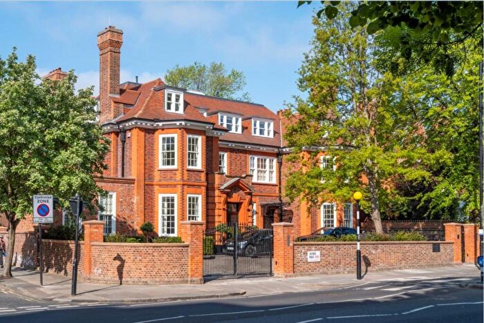 3 Bedroom Apartment To Rent In Avenue Road, St Johns Wood, NW8