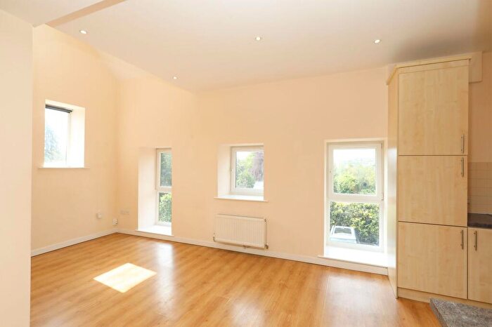 3 Bedroom Semi-Detached House To Rent In Brockwell Lane, Chesterfield, S40