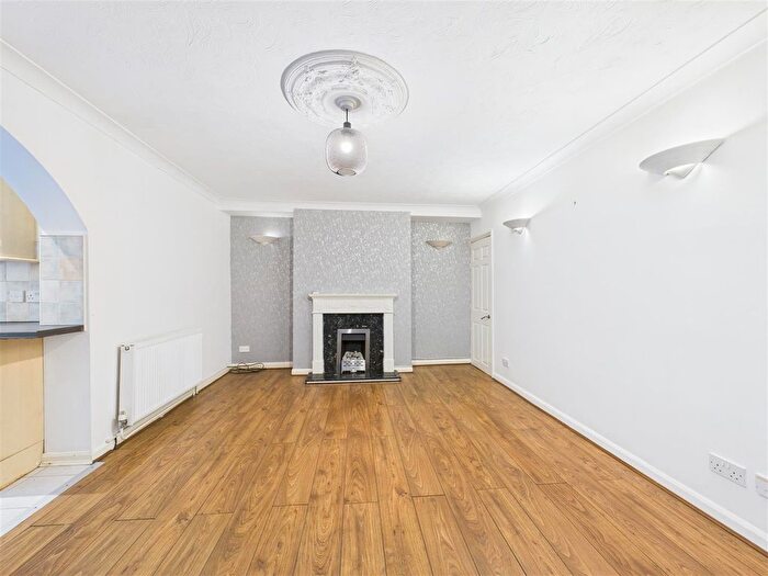 3 Bedroom End Of Terrace House For Sale In Tower Hill, Hessle, HU13