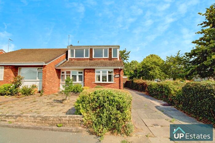 3 Bedroom Semi-Detached House For Sale In Hexworthy Avenue, Styvechale Grange, Coventry, CV3