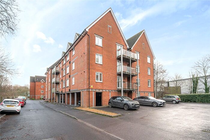 2 Bedroom Flat To Rent In The Lamports, Alton, Hampshire, GU34