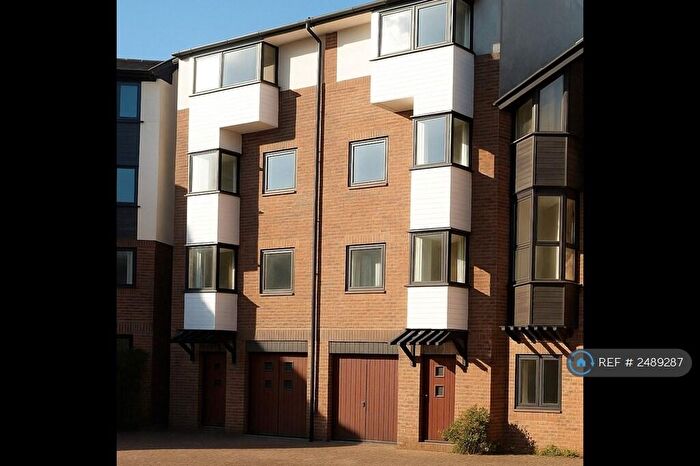 4 Bedroom Semi-Detached House To Rent In Barnfield Place, London, E14