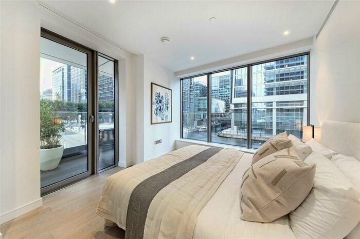 2 Bedroom Apartment To Rent In Water Street, London, E14