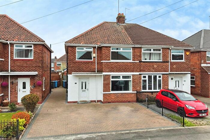 3 Bedroom Semi Detached House For Sale In Rokeby Park, Hull, HU4