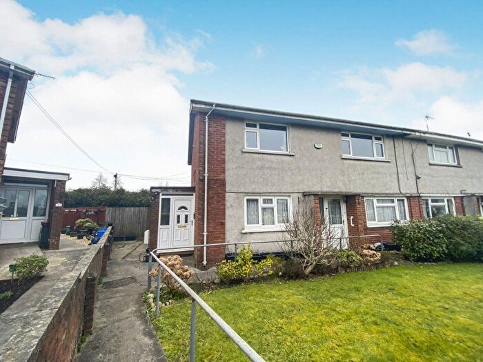 2 Bedroom Flat To Rent In Coed Y Graig, Pencoed, CF35