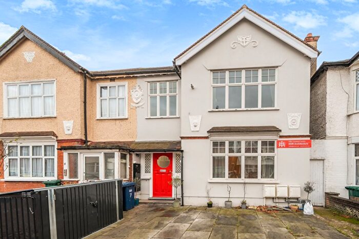 2 Bedroom Flat To Rent In Hayes Crescent, London, NW11