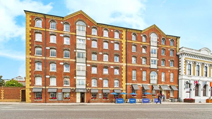 3 Bedroom Apartment For Sale In Town Quay, Southampton, SO14