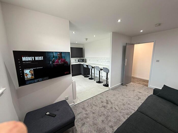 1 Bedroom Flat To Rent In Flat Aston Court - House Share, Dunkirk, East Midlands, NG7