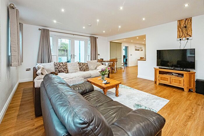 5 Bedroom Detached House For Sale In Main Street, Fridaythorpe, Driffield, YO25