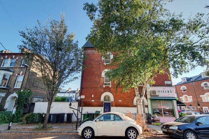 Studio To Rent In Campdale Road, London, N7