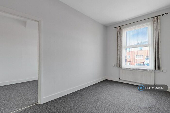 3 Bedroom Flat To Rent In Croydon Road, Beckenham, BR3