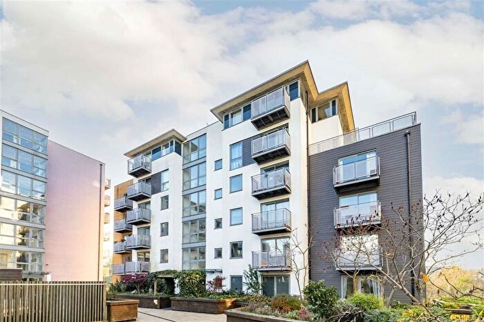 2 Bedroom Flat To Rent In Deals Gateway, Lewisham, SE13