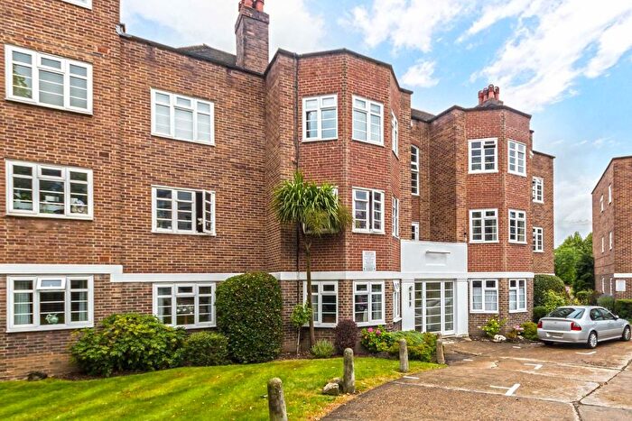 2 Bedroom Flat To Rent In St. Marks Hill, Surbiton, KT6