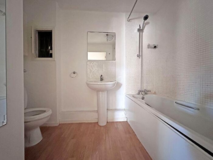 1 Bedroom Flat For Sale In Middle Meadow, Tipton, DY4