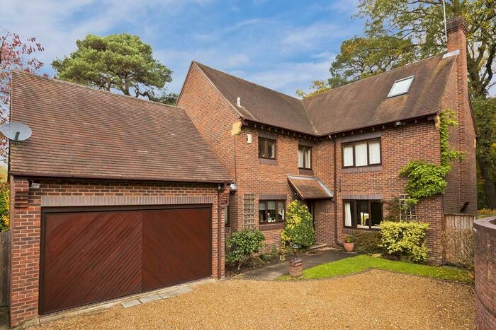 5 Bedroom Detached House To Rent In Walpole Park, Weybridge, KT13