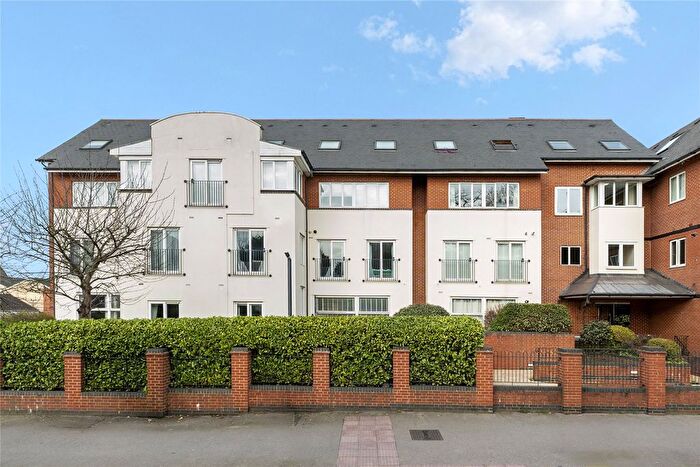 3 Bedroom Flat To Rent In Church Street, Walton-On-Thames, Surrey, KT12