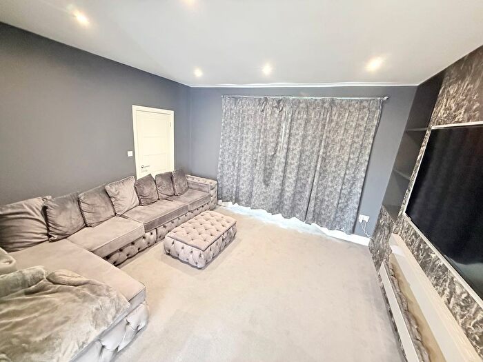3 Bedroom Terraced House To Rent In The Knole, Eltham, SE9