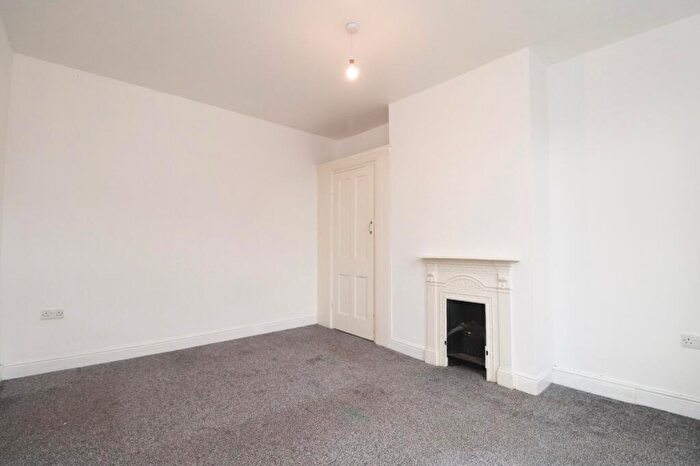 2 Bedroom End Of Terrace House To Rent In Greenock Place, Leeds, West Yorkshire, LS12
