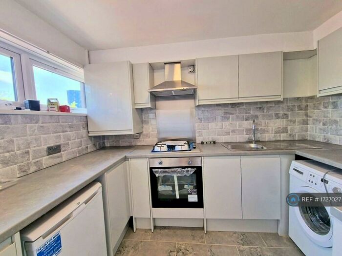 2 Bedroom Flat To Rent In Shepherds Gardens, Birmingham, B15
