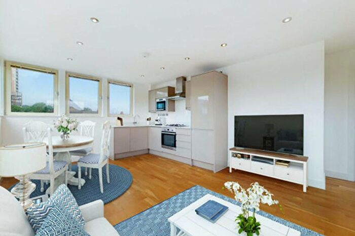 2 Bedroom Flat To Rent In Orchard Road, Hanover House, SE18