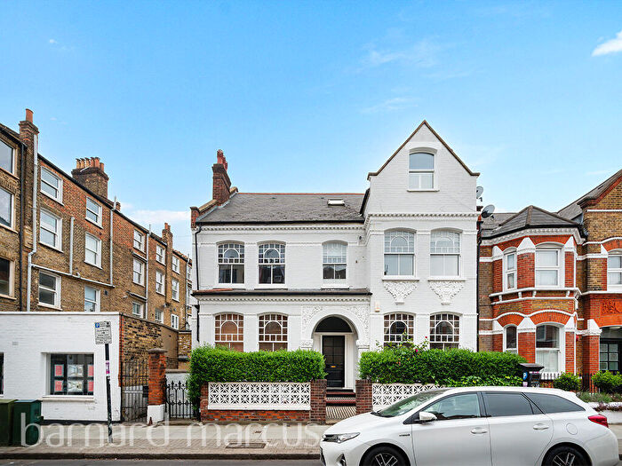 1 Bedroom Flat To Rent In Lavender Gardens, London, SW11