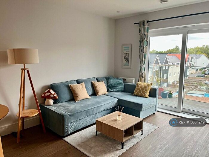 2 Bedroom Flat To Rent In Fairhaven Drive, Reading, RG2